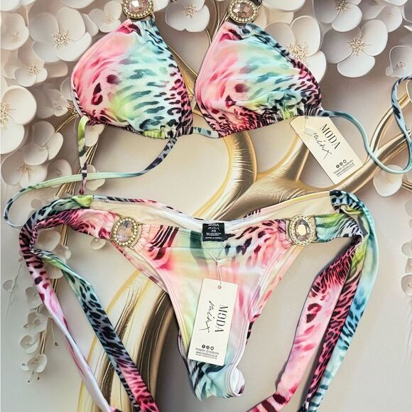 Moda Minx Pink and Blue Bikini animal
Print Set with Adjustable Ties - Picture 2 of 6